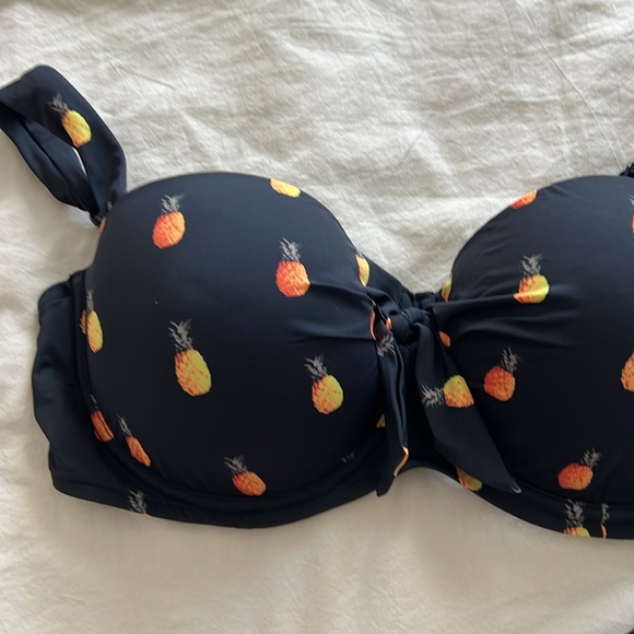 The most adorable Seafolly bikini 🍍 - Picture 2 of 6